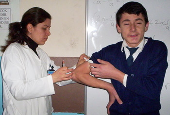 Emirdağ'da Lise 4 Öğrencilerine Aşı
